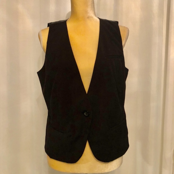 VEST - Picture 1 of 8
